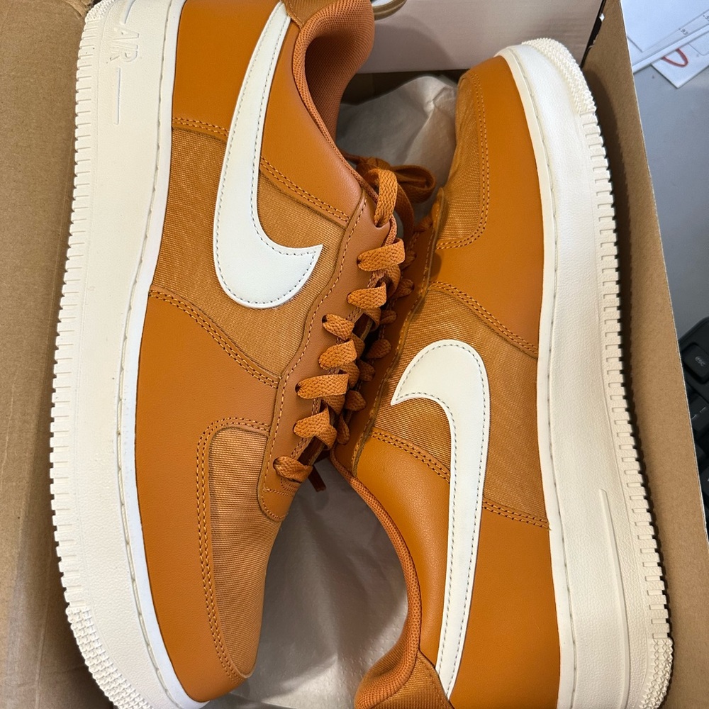 Air Force 1 '07 LV8 Men’s 11.5 monarch/sail tan Shoes New
